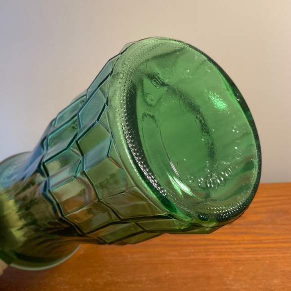 Vintage E.O. Brody Company Ribbed Green Glass Flower Vase 9.5” - Picture 12 of 16